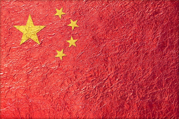 Foto china-flagge mit einem glänzenden blatt bronze-glänzender blattfolien-texturhintergrund