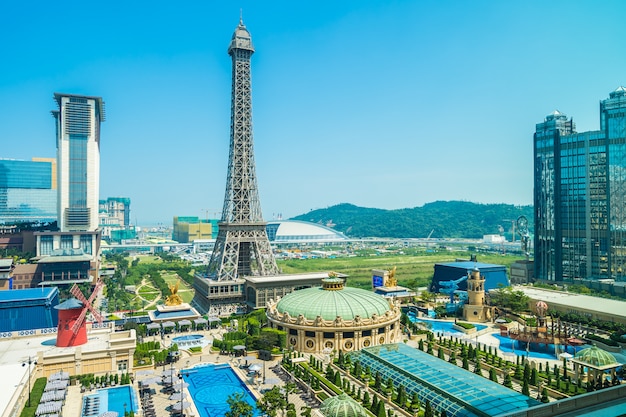 China, Macau - 10. September 2018 - schöner Eiffelturmmarkstein des Pariser Hotels und des r