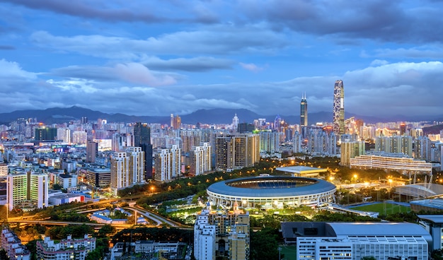 Chinas Shenzhen-Stadt in der Nacht