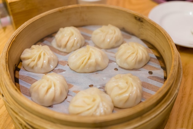 Chinesische Dampfsuppenbrötchen im Restaurant