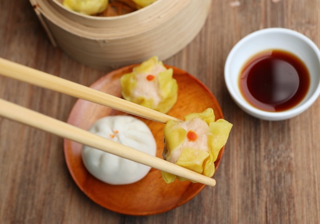 Foto chinesische gedämpfte mehlklöße und brötchen