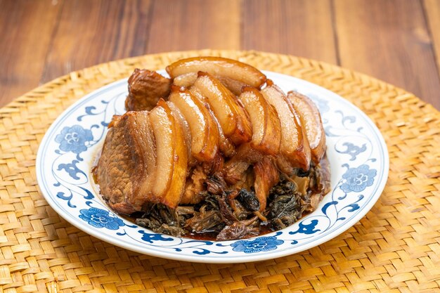 Chinesische Hunan-Küche - Meicai Gedämpftes Schweinefleisch