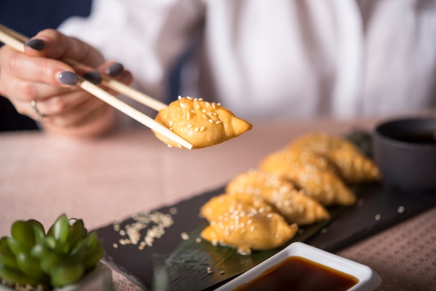 chinesische Knödel im asiatischen Restaurant