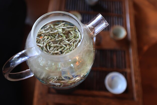 chinesische teezeremonie glas teekanne gebraut