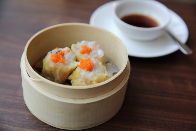 Chinesisches Essen Dim Sum im Bambuskorb