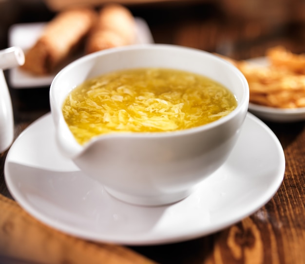 Chinesisches Essen, Schüssel Ei-Tropfen-Suppe