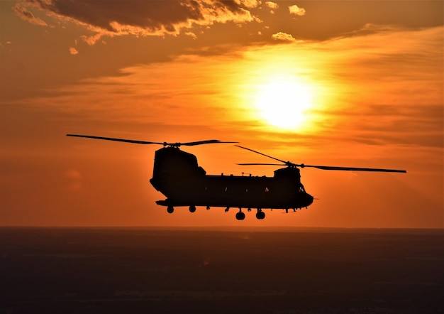 Chinook-Sonnenuntergang