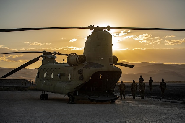 Chinook-Sonnenuntergang