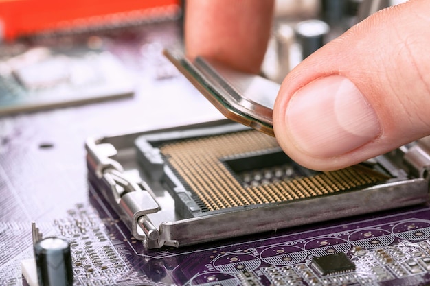 Chip de la computadora de instalación