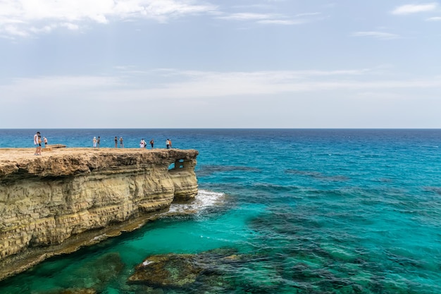 CHIPRE AYIA NAPA Turistas visitaram um dos pontos turísticos mais populares Sea Caves