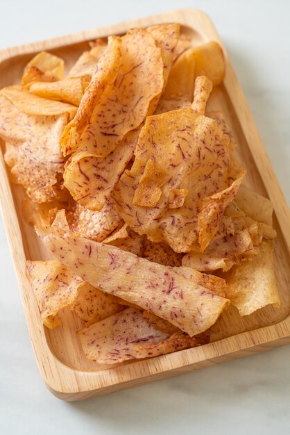 Chips de Taro Crocantes - taro fatiado frito ou assado