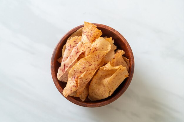 Chips de Taro Crocantes - taro fatiado frito ou assado