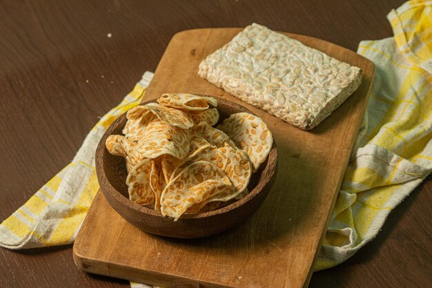 Los chips de tempeh caseros son crujientes