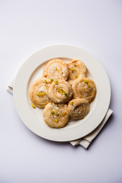 Chirote o Chiroti es un plato dulce de Karnataka y Maharashtra. Servido en plato como postre en festivales o bodas. Enfoque selectivo