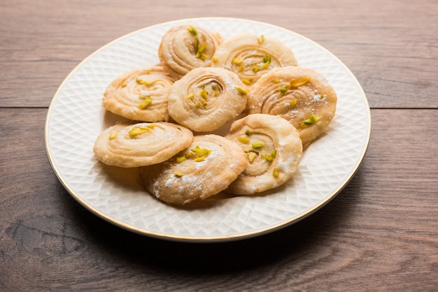 Chirote o Chiroti es un plato dulce de Karnataka y Maharashtra. Servido en plato como postre en festivales o bodas. Enfoque selectivo