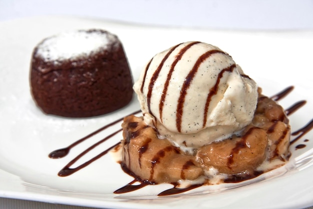 Chocolate Brownie Pekannuss-Eis Dessert Nahaufnahme Essen süß
