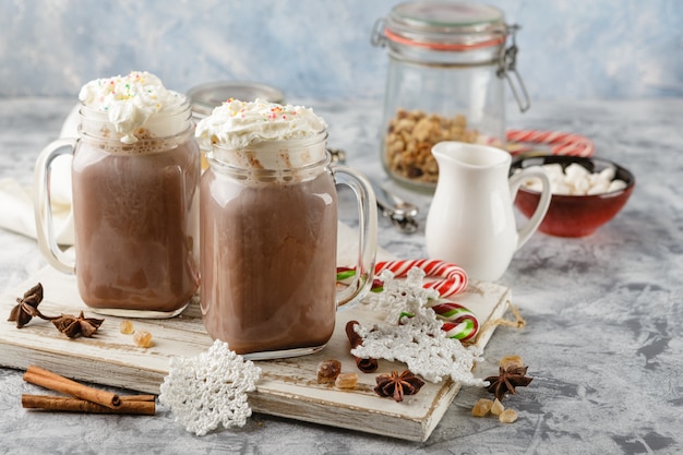 Chocolate caliente con crema batida