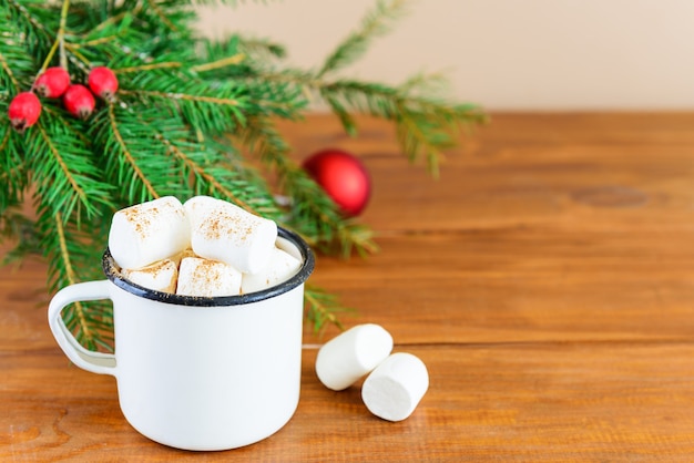 Chocolate caliente con malvaviscos y leche de coco