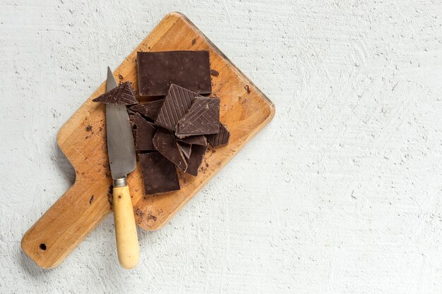 Chocolate con chiles rojos, menta y frambuesas.