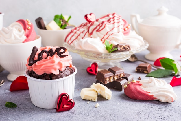 Chocolate lindo cupecake com merengue