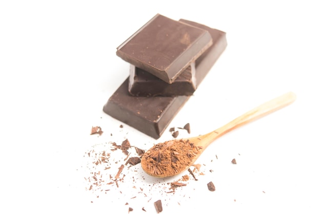 Chocolate negro en una cuchara de cerca