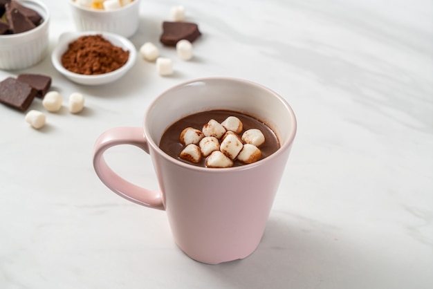 Foto chocolate quente com marshmallows