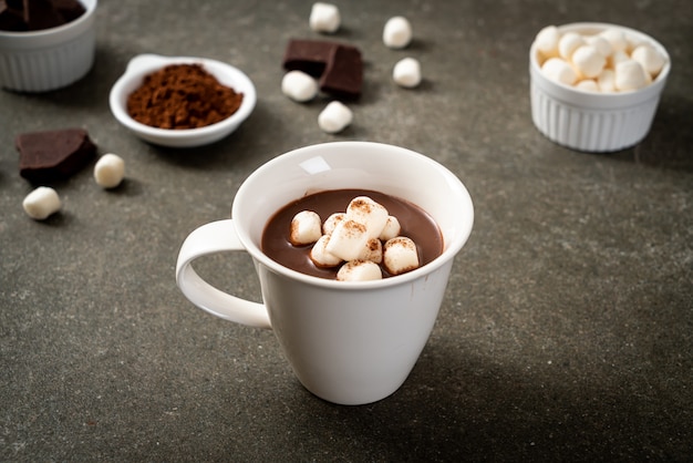 Foto chocolate quente com marshmallows