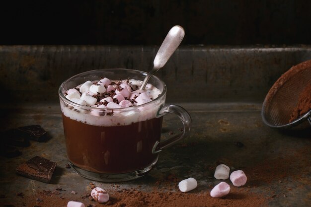 Chocolate quente com marshmallows