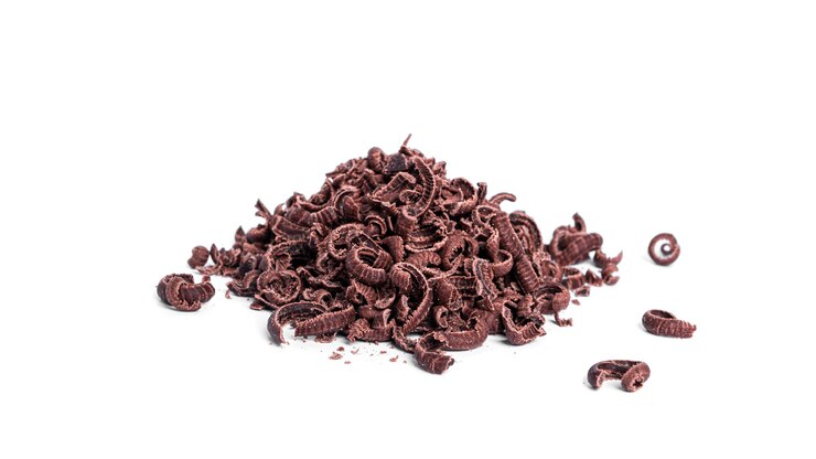 Chocolate ralado isolado.