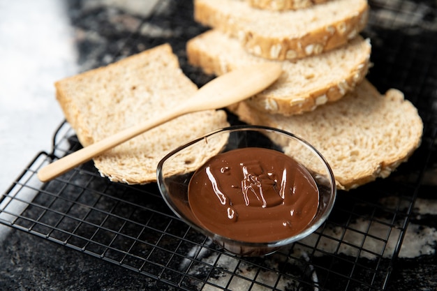 Chocolate para untar con pan desayuno de la mañana