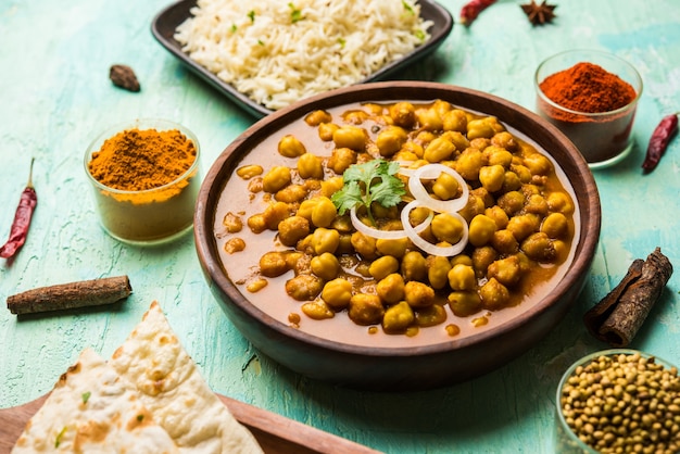 Chola o Chole o Choley Curry con Naan y arroz