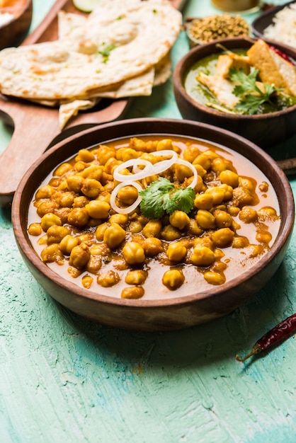 Chola ou Chole ou Choley Curry com Naan e arroz