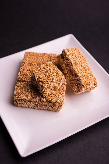 Cholai Ki Chikki oder Rajgira Chikki oder Amaranth Chikki oder Kuchen oder Bar