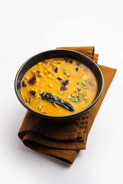 Cholar Dal aus Westbengalen ist ein leicht süß schmeckendes Dal aus Chana Dal