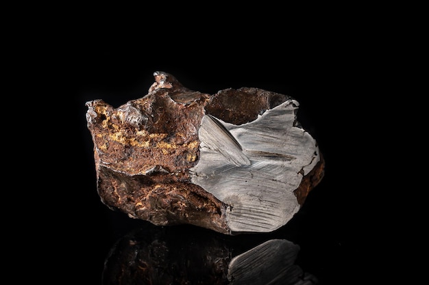Chondrit-Meteorit L-Typ, isoliertes Gesteinsstück, das im Weltraum in den frühen Stadien von Asteroiden im Sonnensystem gebildet wurde. Dieser Meteorit stammt von einem Meteoriteneinschlag, der auf die Erde einschlug