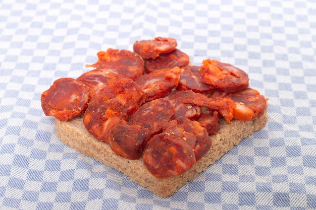 Chorizo und traditionelles Brot