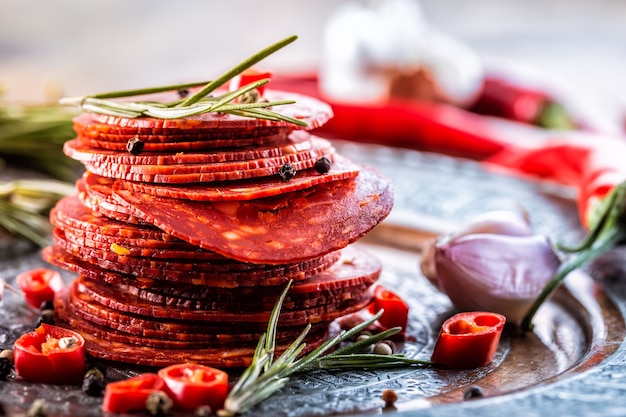 Chouriço tradicional espanhol com ervas frescas, alho, pimenta e pimenta malagueta