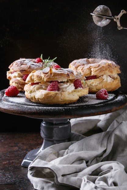 Choux cake Paris Brest com framboesas