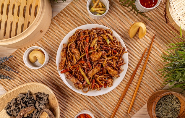 CHOW MEIN DE POLLO