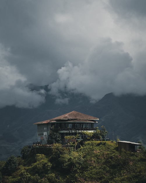 Foto choza en la cima de una colina sa pa vietnam