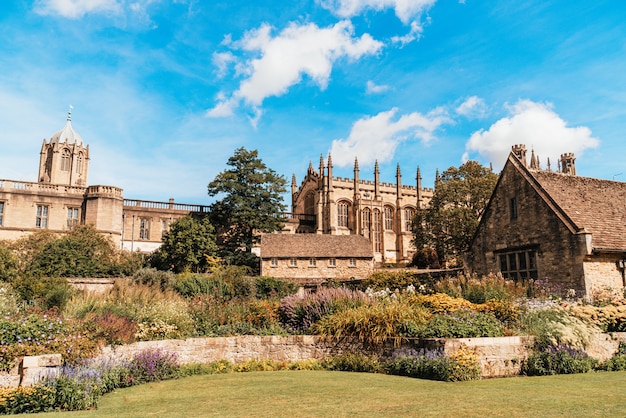 Christ Church mit War Memorial Garden in Oxford, Großbritannien