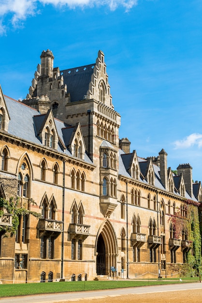 Christ Church mit War Memorial Garden in Oxford, Großbritannien