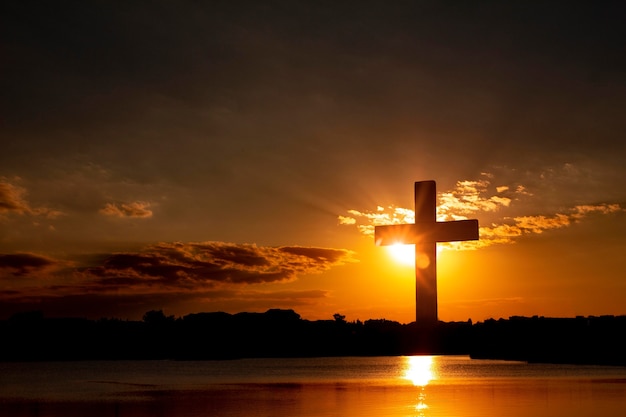 Foto christliches kreuz in der natur