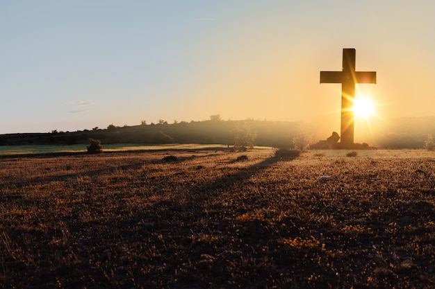 Foto christliches kreuz in der natur