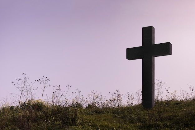 Foto christliches kreuz mit naturlandschaft