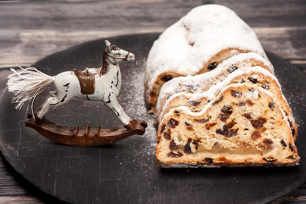 Foto christstollen und schaukelpferd