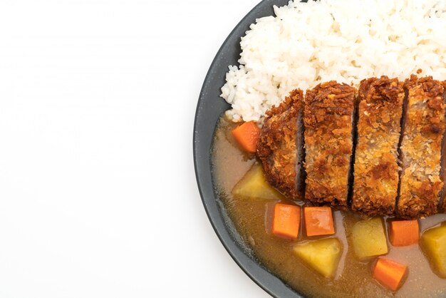 Foto chuleta de cerdo frita crujiente con curry y arroz
