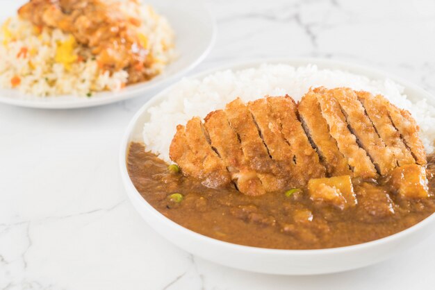 Chuleta De Cerdo Frita Con Curry En Arroz