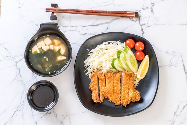 Chuleta de cerdo frita japonesa (conjunto tonkatsu)