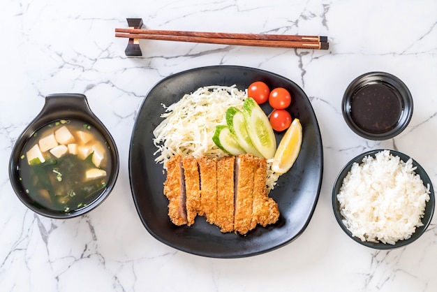 Chuleta de cerdo frita japonesa (conjunto tonkatsu)